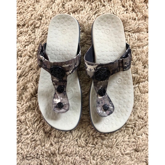 taos trilogy sandals